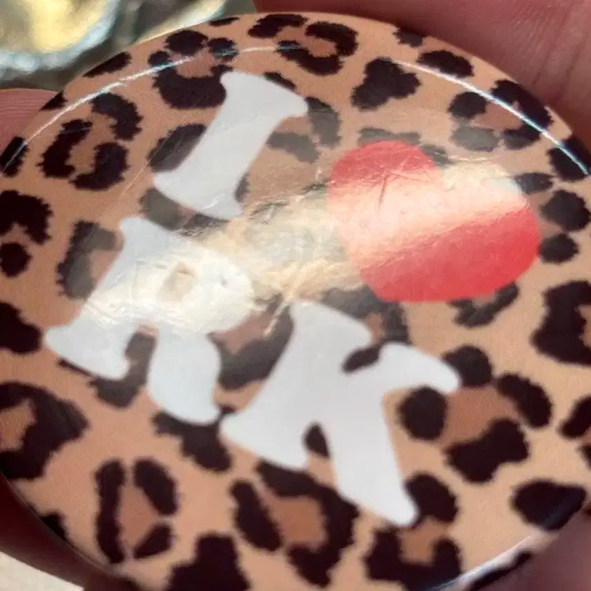 엔시티위시 리쿠 레오파드 호피 핀뱃지