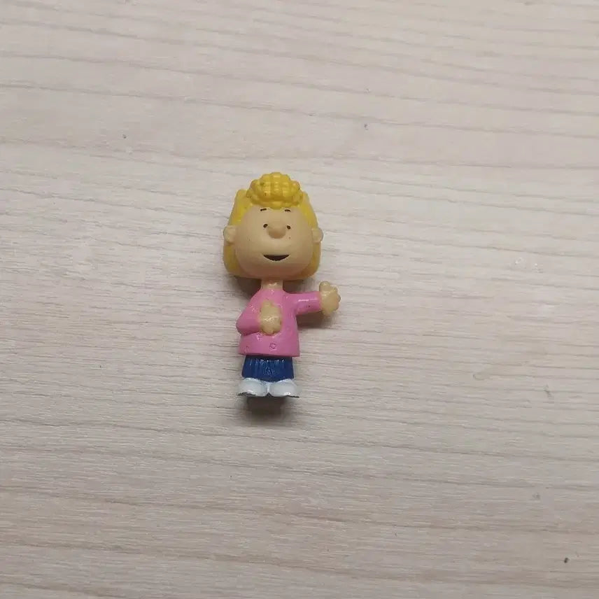 스누피 루시 피규어