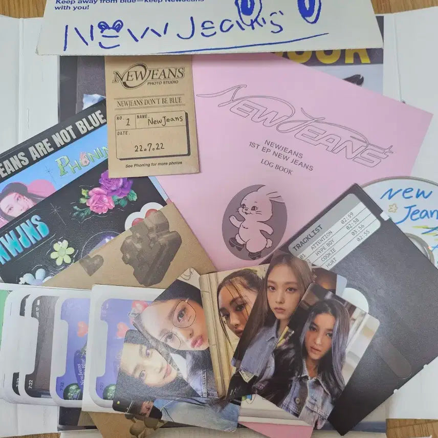 뉴진스 블루북 단체