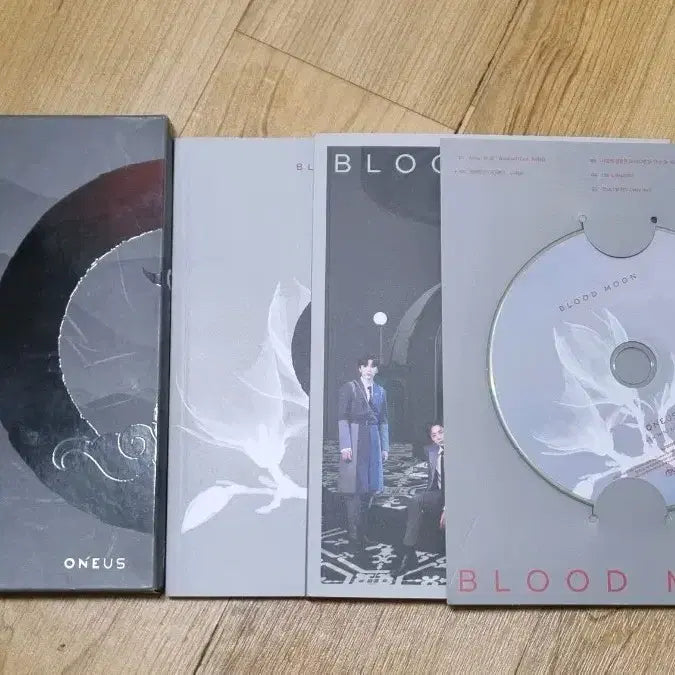 원어스 블러드문 개봉 앨범