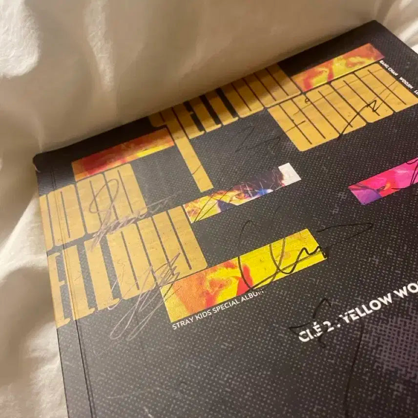 스트레이키즈 옐로우 우드 부작용 믹스테이프 친필 싸인앨범