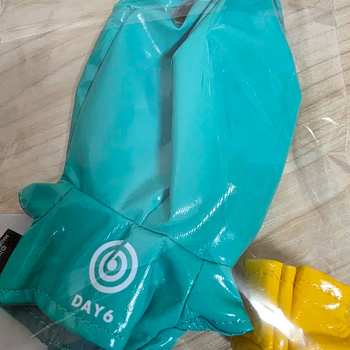 데이식스 데니멀즈 우비 레인코트