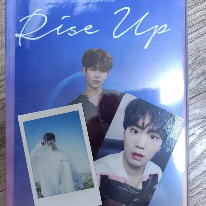 아스트로 라이즈업 앨범, 포스터