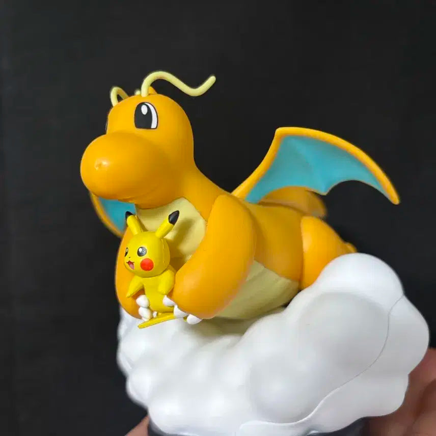 cgv 망나뇽 피규어 판매합니다.