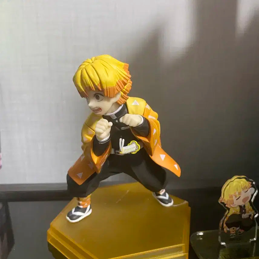 귀멸의칼날 팝업 젠이츠 피규어