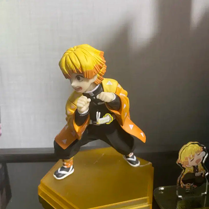 귀멸의칼날 팝업 젠이츠 피규어