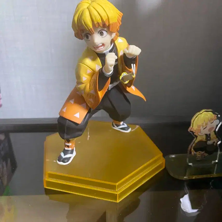 귀멸의칼날 팝업 젠이츠 피규어