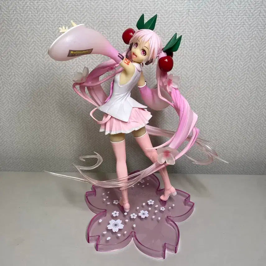 2020 사쿠라 미쿠 피규어
