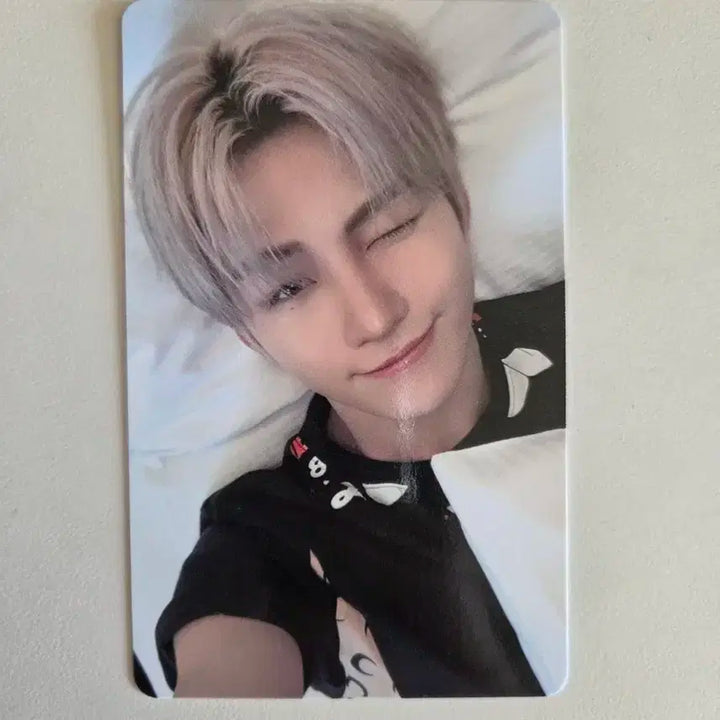 투어스 지훈 play hard 플레이하드 타워레코드 오프라인 럭드