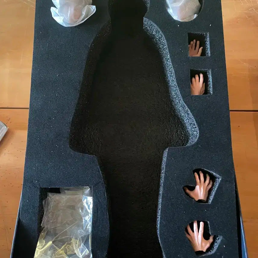 Yibo 디럭스 리바이 액션 피규어 개봉양품