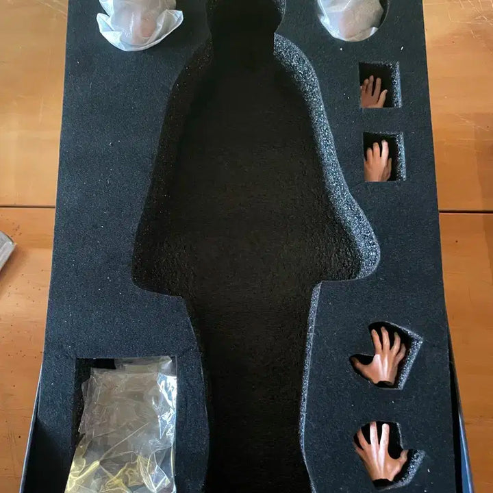 Yibo 디럭스 리바이 액션 피규어 개봉양품