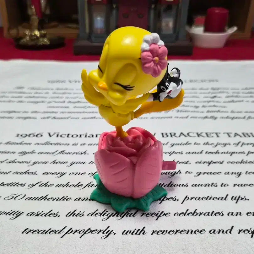 루니툰 트위티 튤립 스탠드 피규어