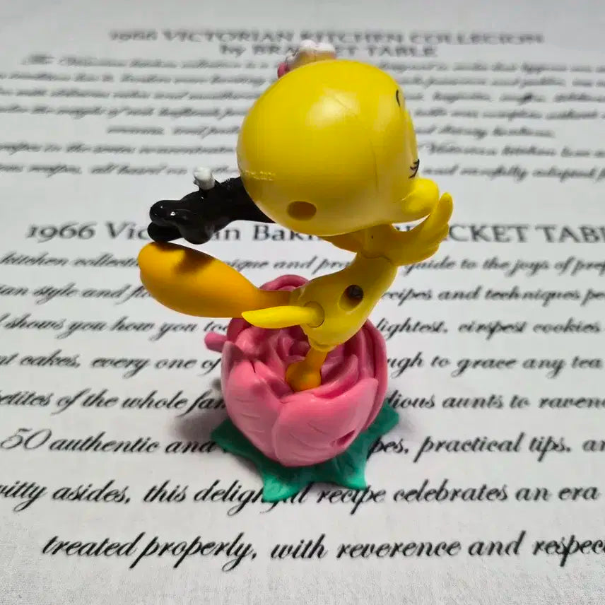 루니툰 트위티 튤립 스탠드 피규어