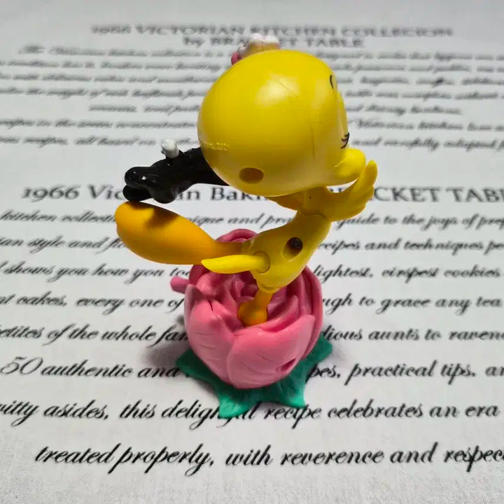 루니툰 트위티 튤립 스탠드 피규어