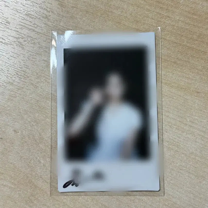 트리플에스 소현 251016 피크닉 착장 싸인 폴라로이드 양도합니다