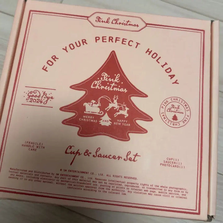 라이즈 2024 핑크 크리스마스 컵&소서 세트