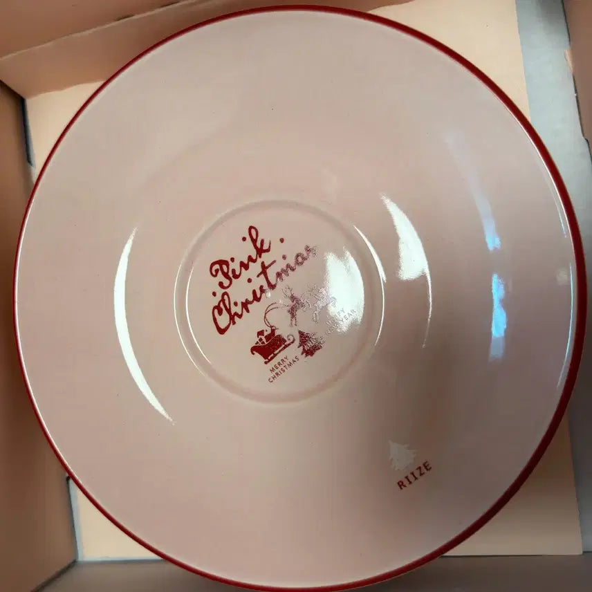 라이즈 2024 핑크 크리스마스 컵&소서 세트