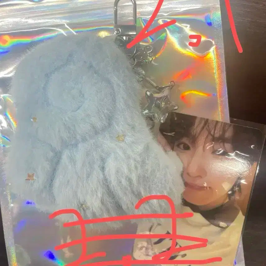 엔시티 위시 사쿠야 날개 키링 팝니다.