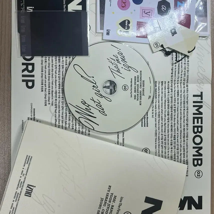 이즈나 1집 개봉앨범 모든구성품포함