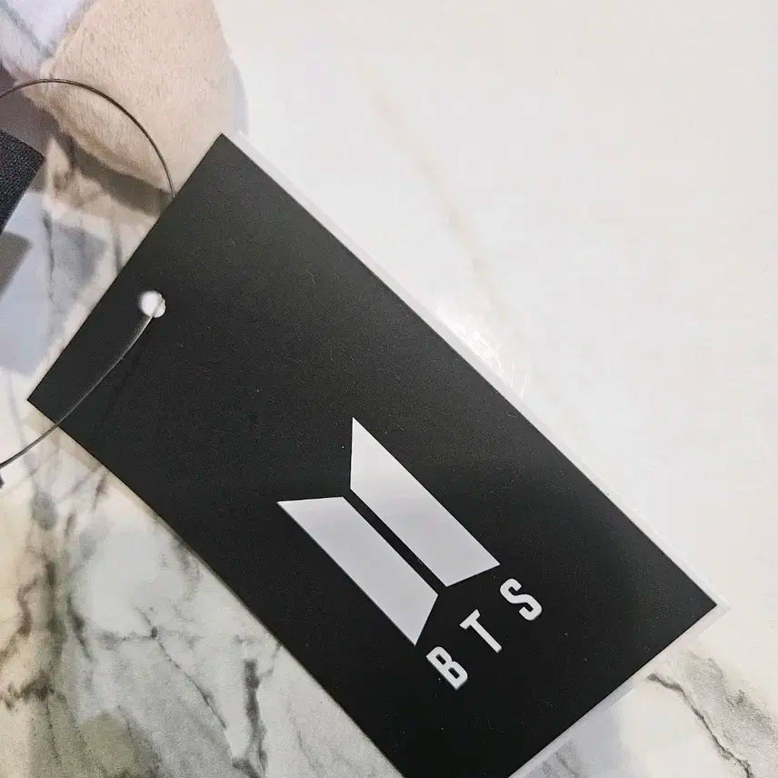 새상품) bts 뷔 납작 쿠션 인형  판매합니다