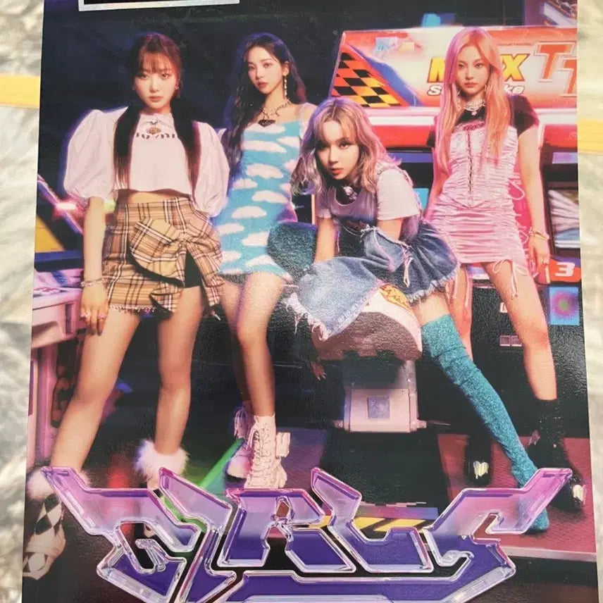 에스파 걸스 앨범_윈터 포카_풍선