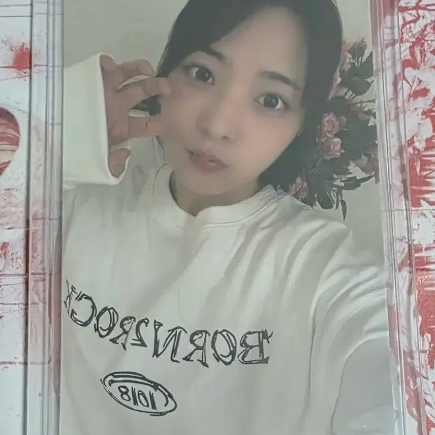 QWER 2주년 팝업 의류 포카 시연