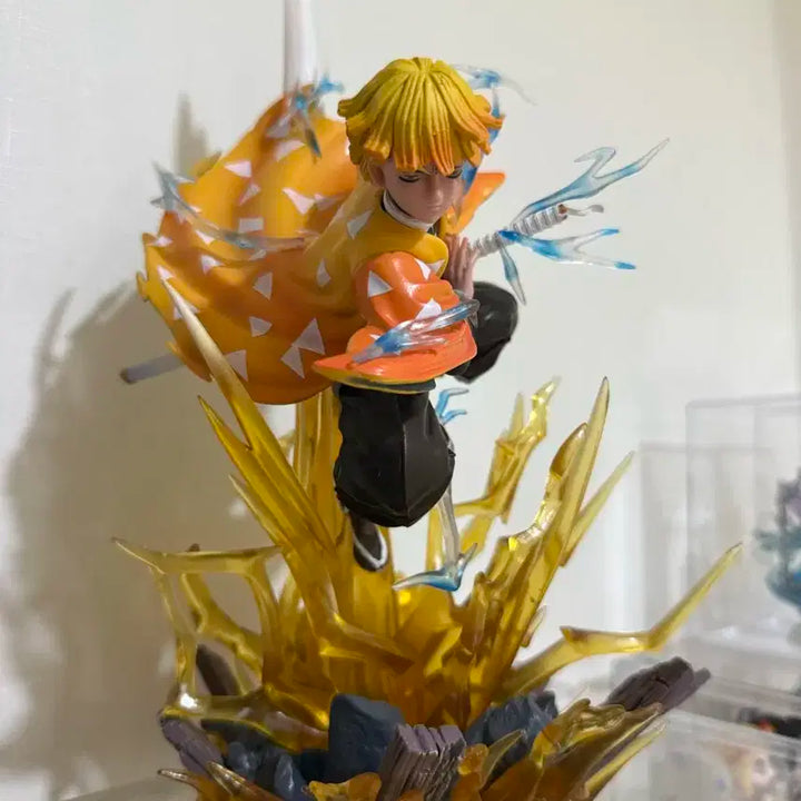 귀멸의칼날 젠이츠 피규어 팝니다.