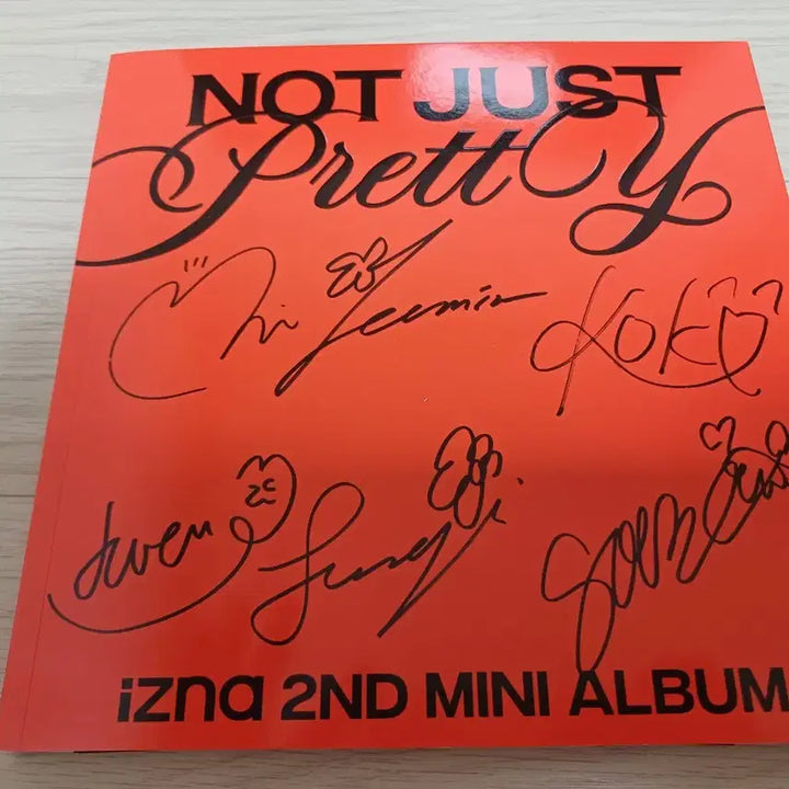 이즈나 비매 싸인 앨범