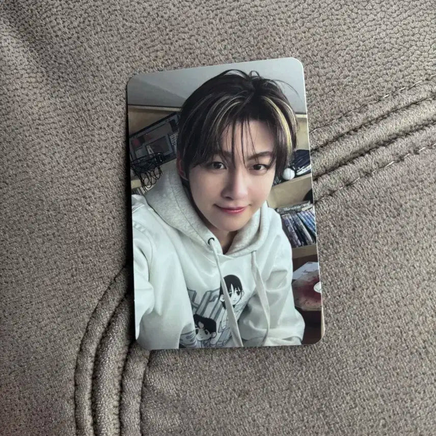 투어스 지훈 포카