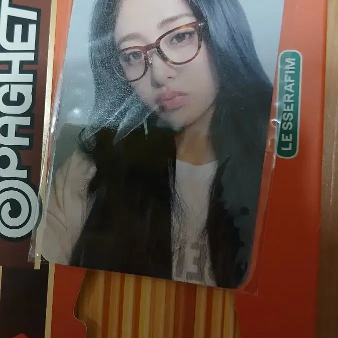 르세라핌 핫 안경쓴 윤진 포카 판매