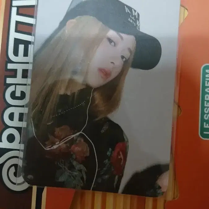 르세라핌 윤진 위버스 포카 판매