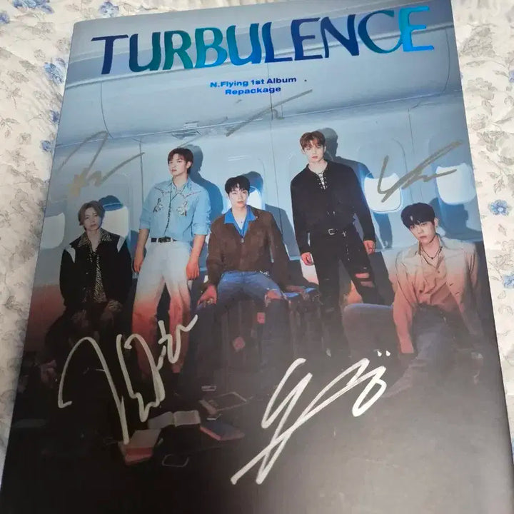 N.Flying 1집 Turbulence 친필 싸인 앨범