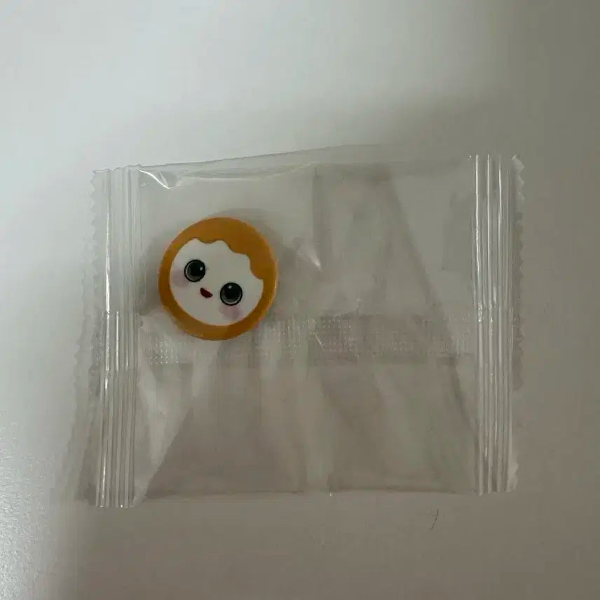 트와이스 팝업 라부리 핀뱃지 팝니다(지효)