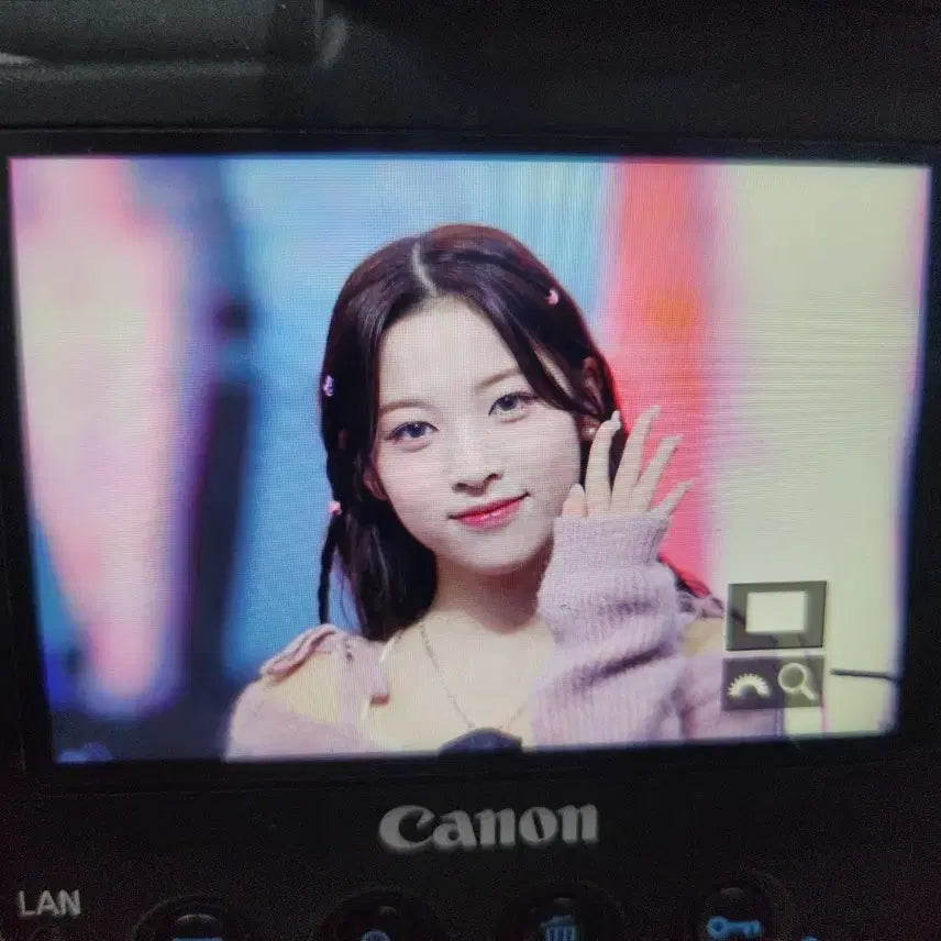 리센느 메이 240404팬싸인회 싸인폴라 팝니다.