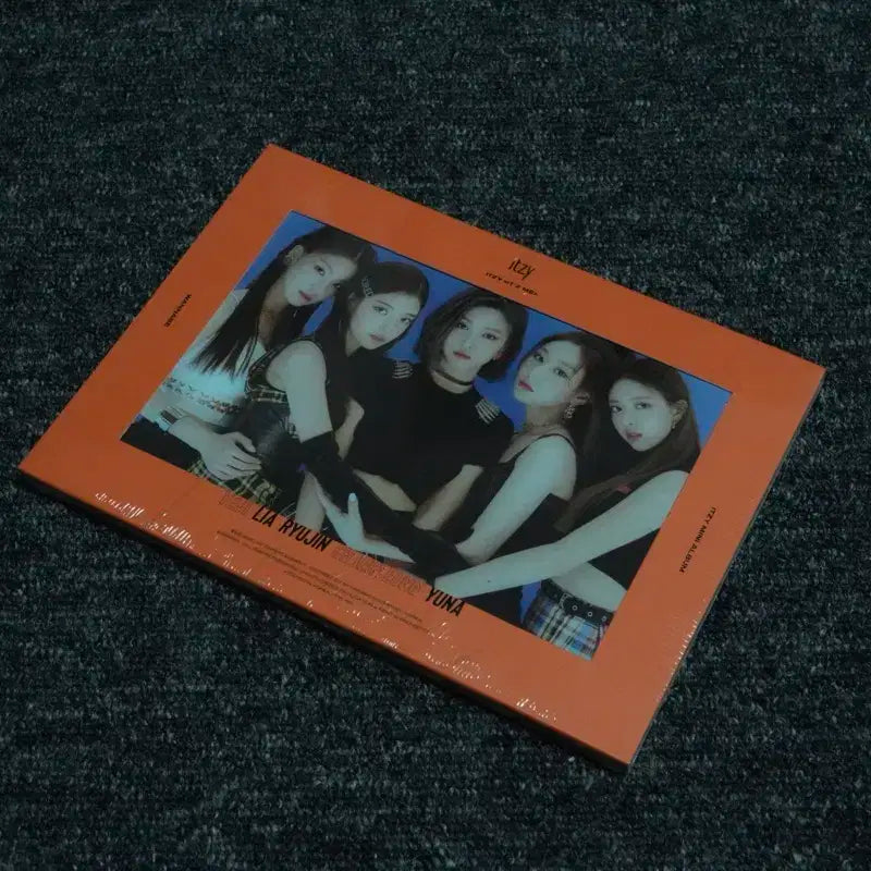 (미개봉) 있지 - IT'z ME 예약특전포함