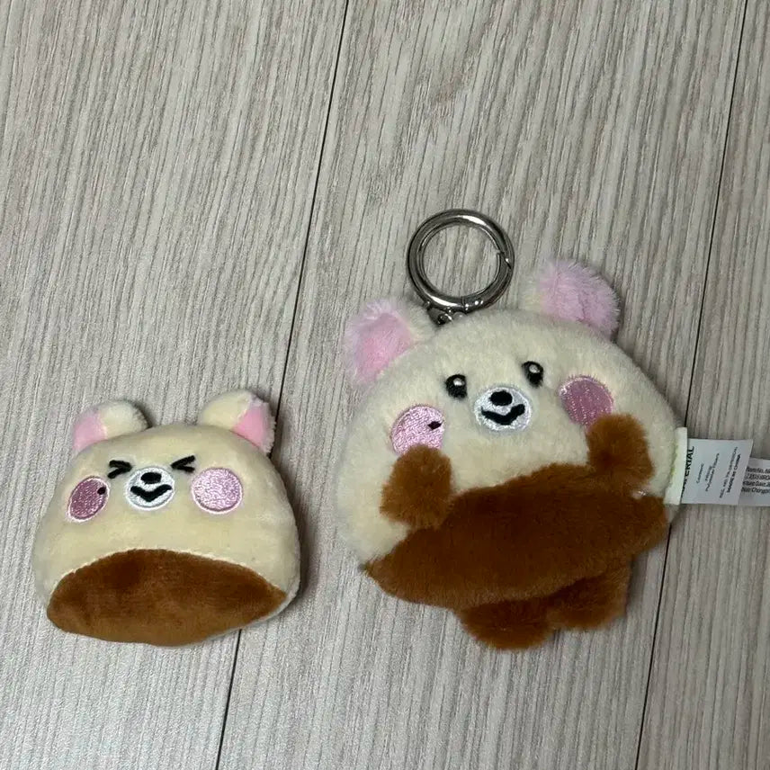 엔시티드림 드리미즈 밤찌 지성 키링,뱃지 양도합니다!