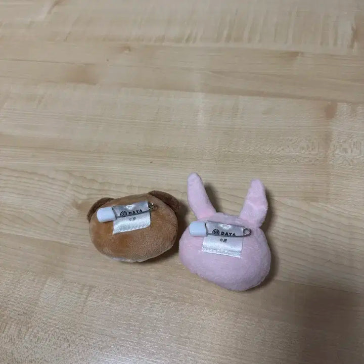데이식스 일본콘서트 굿즈 데니멀즈 soft toy badge 필돈