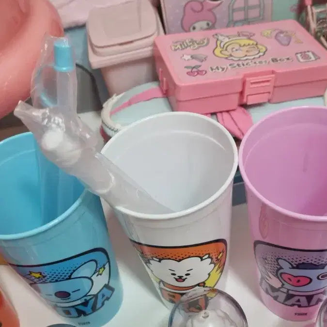 BT21 cgv피규어컵 팝니다