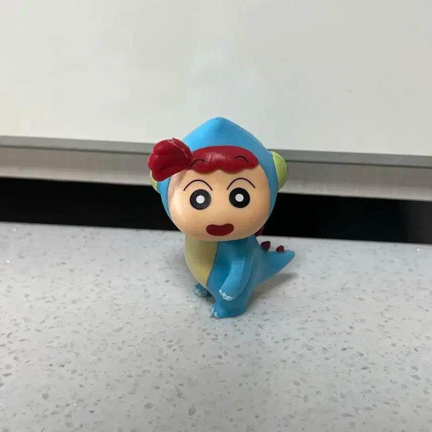 짱구 유리 공룡 피규어