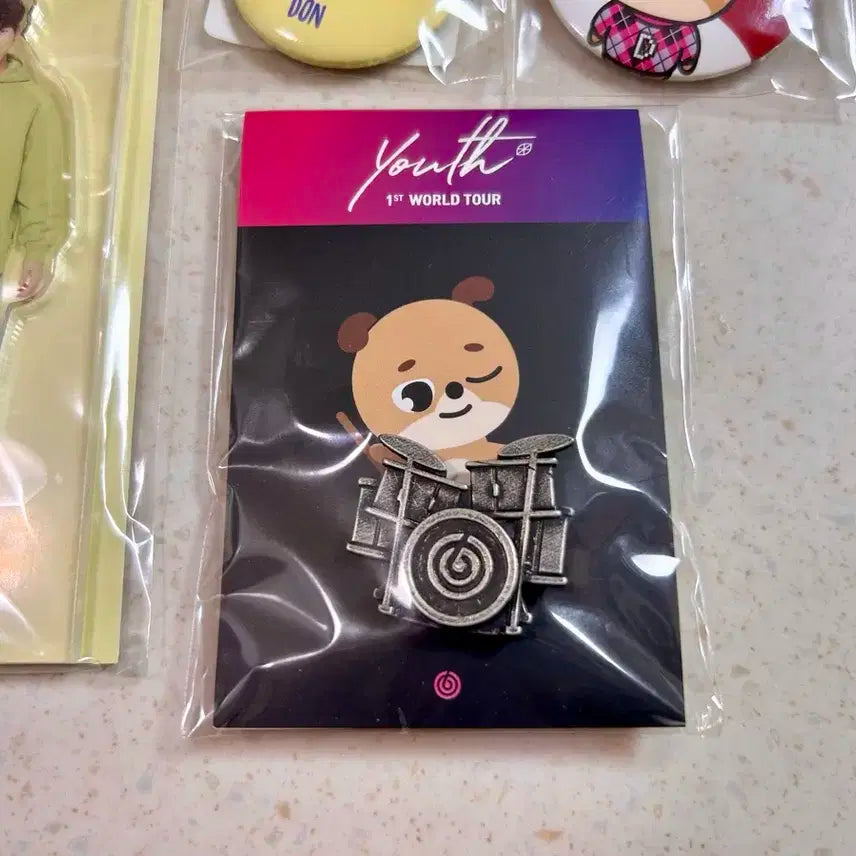 데이식스 도운 아크릴 스탠드 및 뱃지 일괄