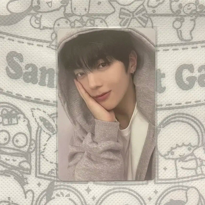 보이즈플래닛2 상하이 팝업 전시회 1주차 전이정 4번 후드 포카