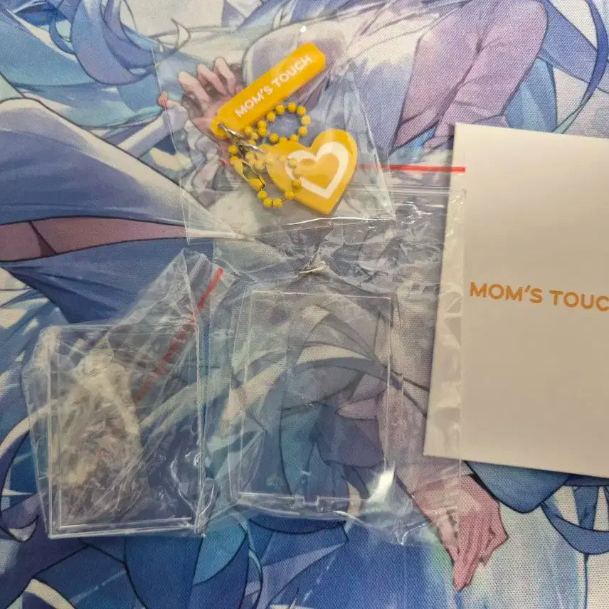 맘스터치 르세라핌 굿즈