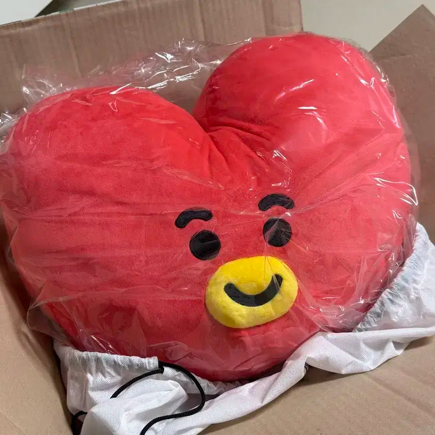 BT21 TATA 타타 하트 쿠션 인형 42cm