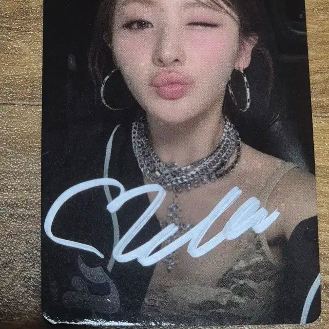 키스오브라이프 키오프 벨 224 공방 싸인 포카