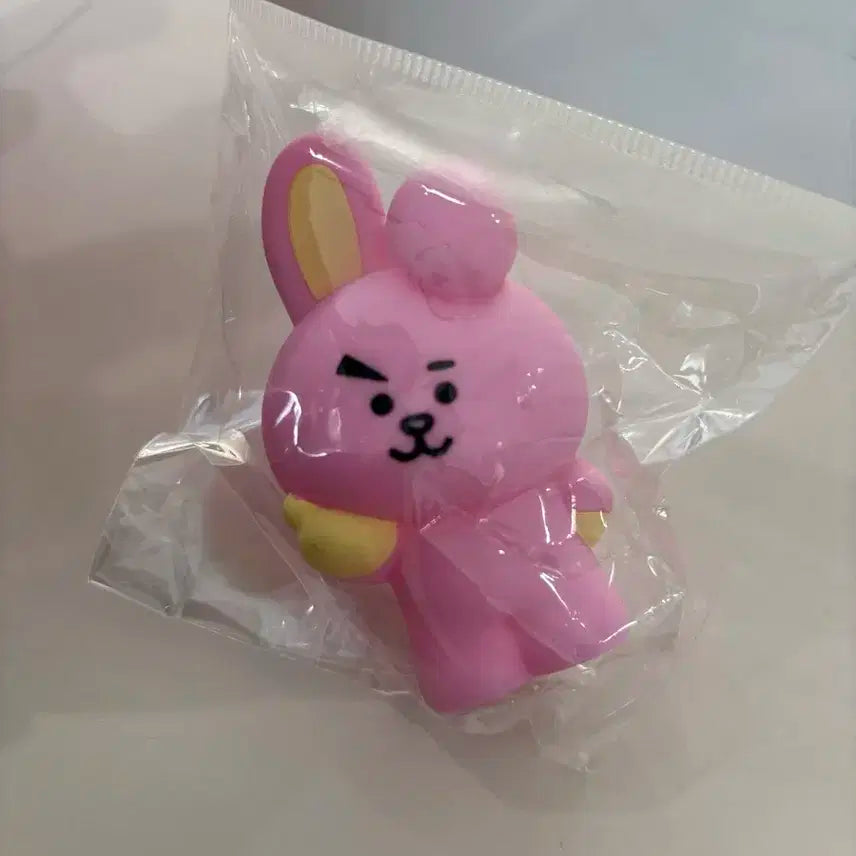 BT21 COOKY 캐릭터 피규어입니다. 이 제품은 방탄소년단(BTS)과