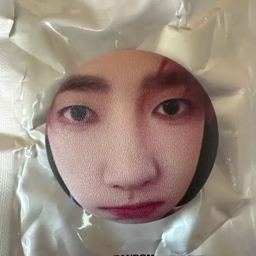 제로베이스원 제베원 장하오 말랑 쿠션 캔배지 가챠