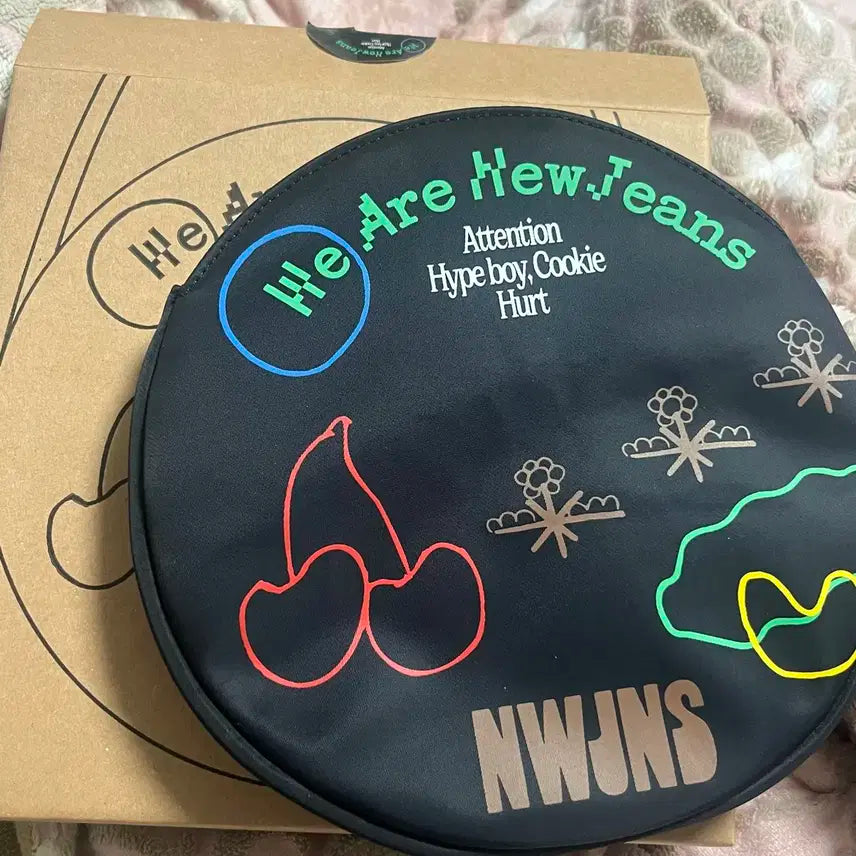 뉴진스 가방 앨범 블랙