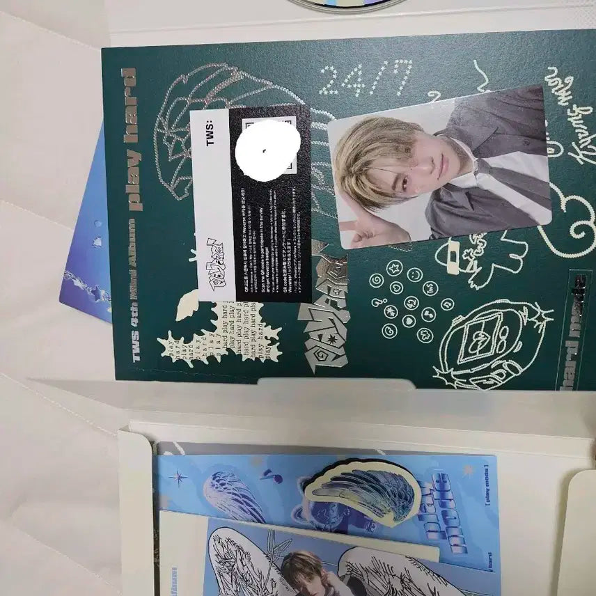 TWS play hard 앨범 + 포토카드 지훈 엽서지훈