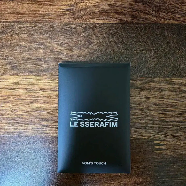 르세라핌 맘스터치 포카