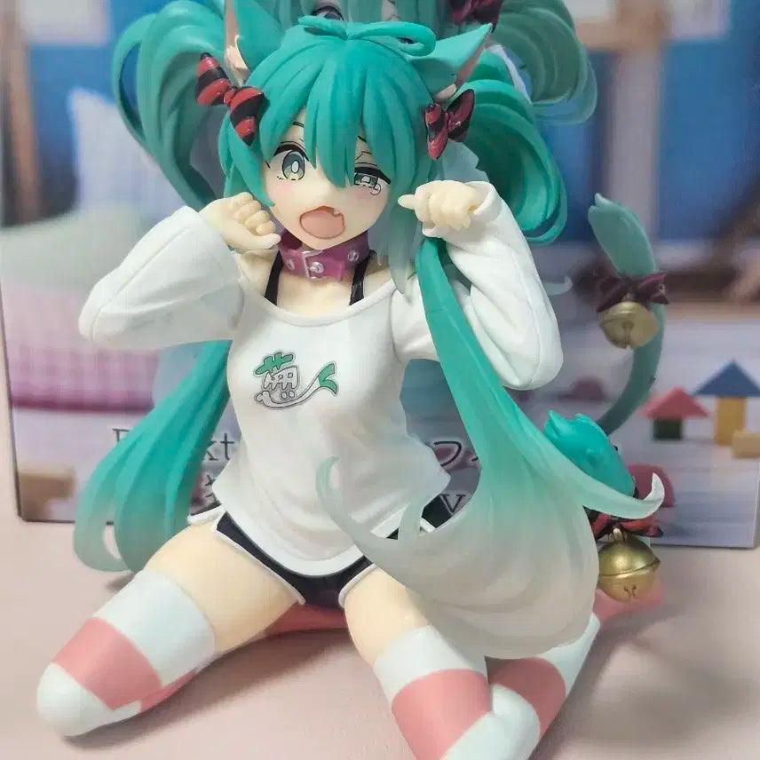 하츠네미쿠 타이토 네코미미 피규어